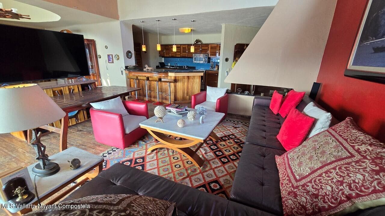 Penthouse Royal Pacific 4