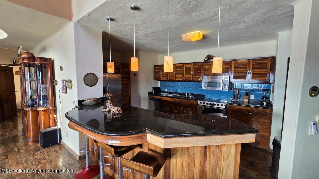 Penthouse Royal Pacific 5