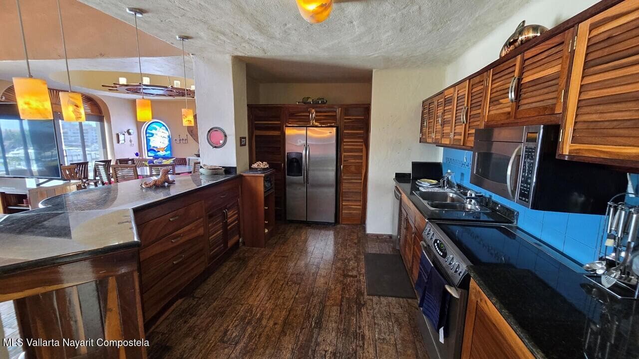 Penthouse Royal Pacific 6