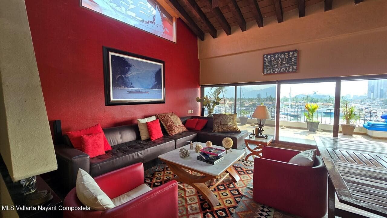 Penthouse Royal Pacific 10