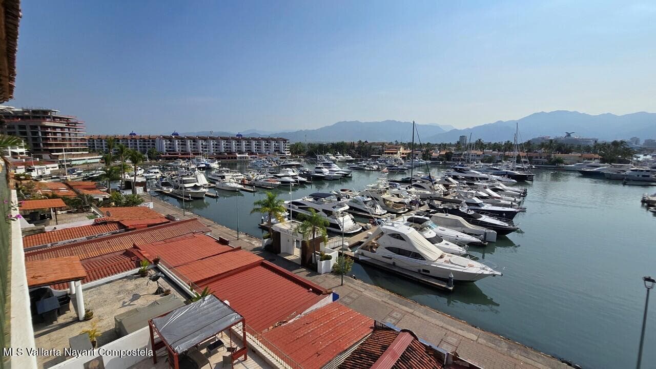 Penthouse Royal Pacific 13