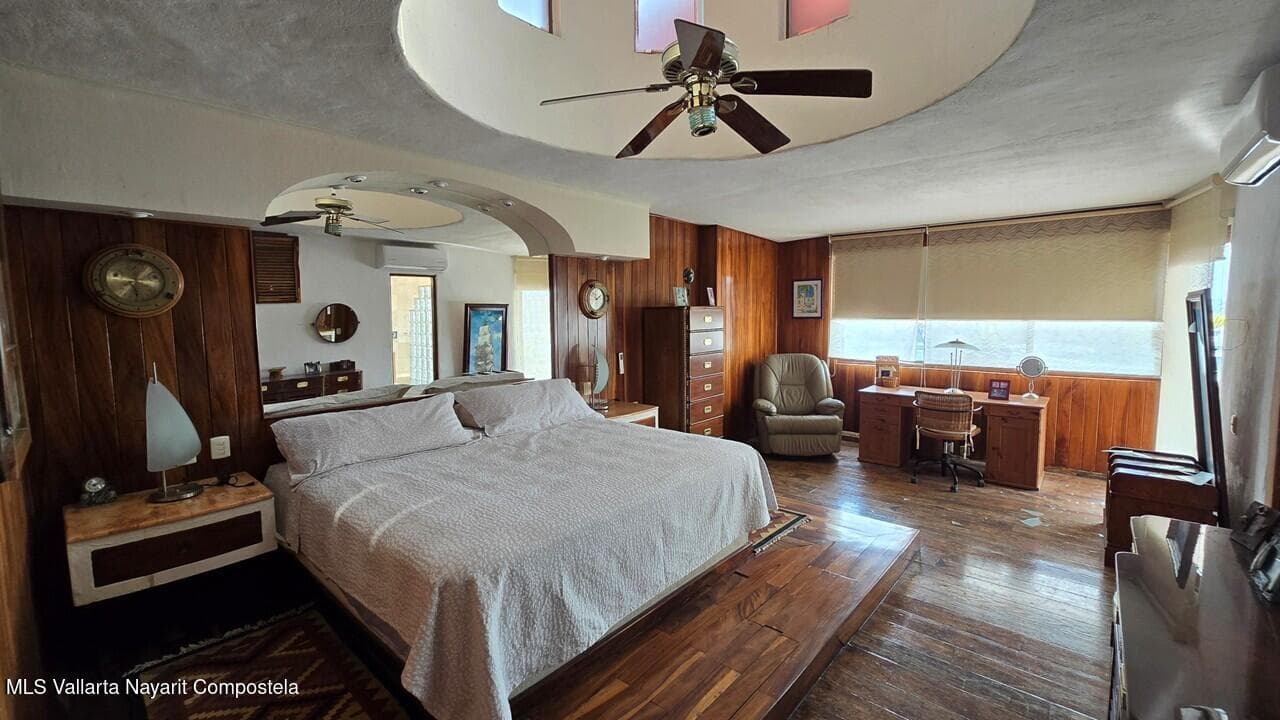 Penthouse Royal Pacific 15