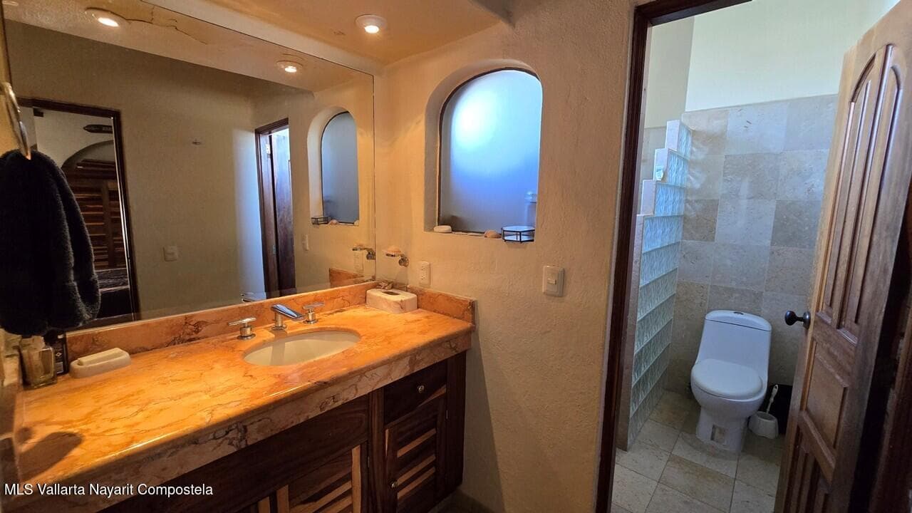 Penthouse Royal Pacific 17