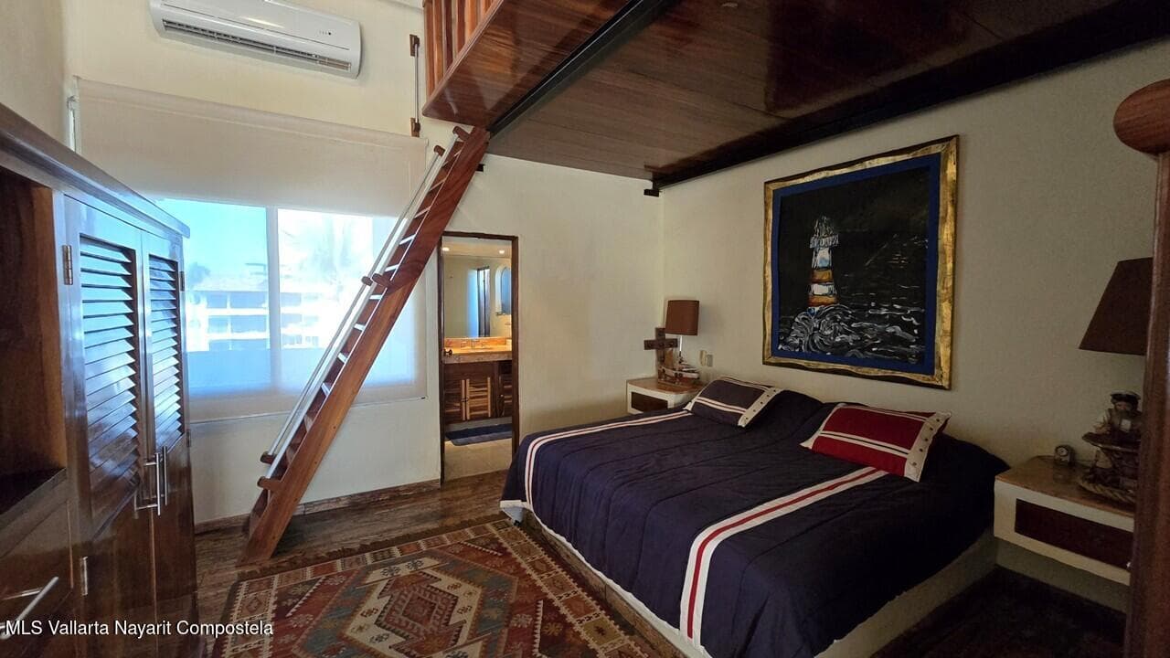 Penthouse Royal Pacific 18