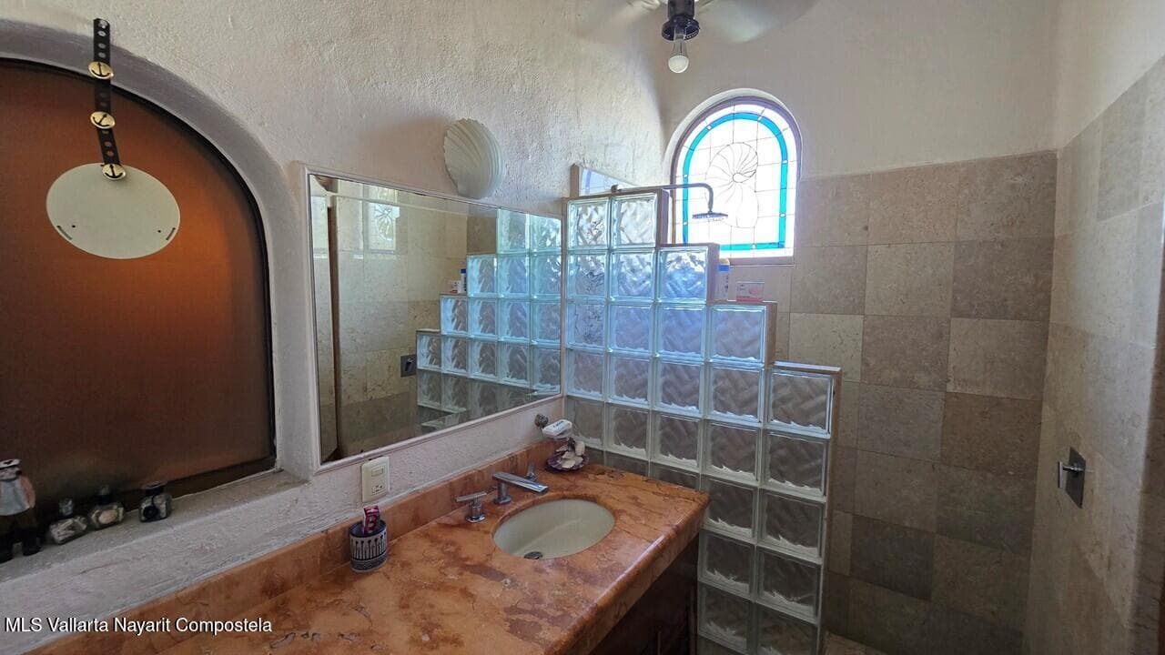 Penthouse Royal Pacific 23